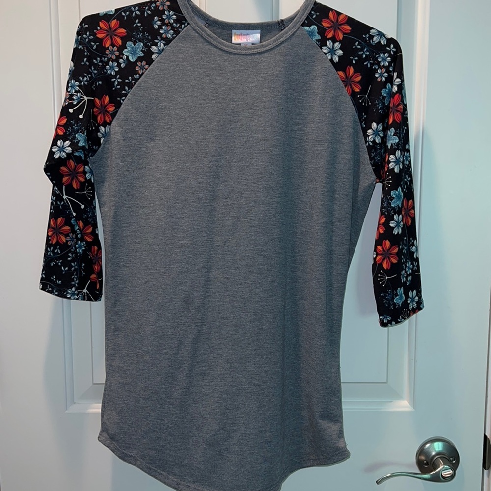 Womens Lularoe XS Randy Raglan tee.
